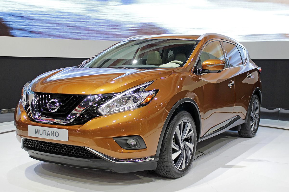 A copper-orange 2015 Nissan Murano with a MURANO display plate, shown on a white stand at the Seoul Motor Show